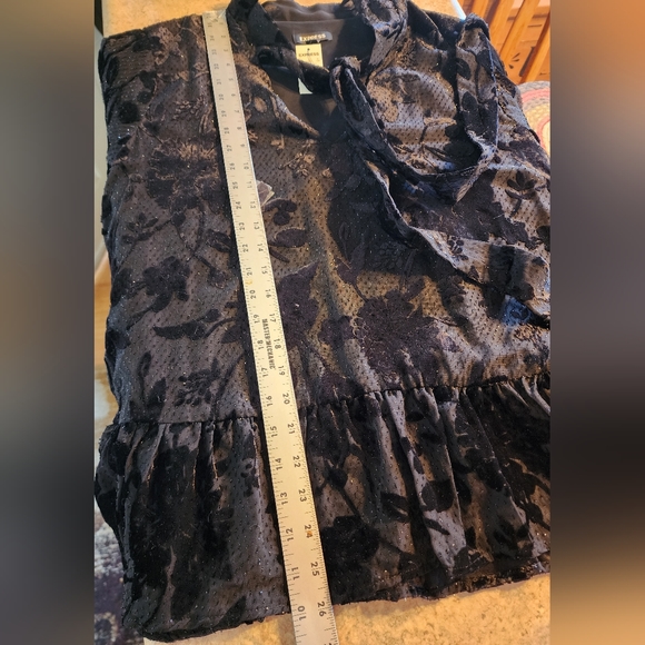 Express Black Velvet Floral Long Sleeve Blouse Size XL NWT - Picture 10 of 12